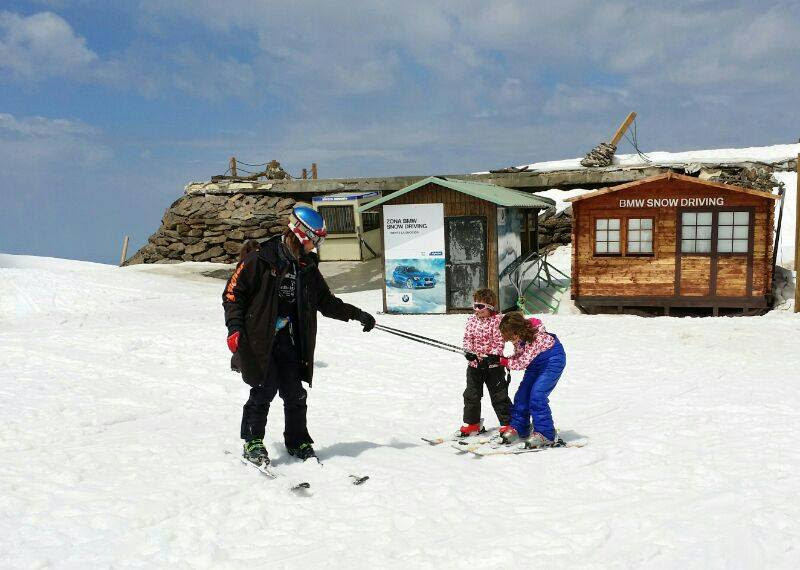 Los niños y el esquí Blanca Nieve Infantil